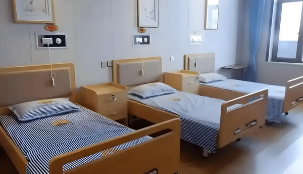 深圳应届生落户_冯骥荐电影南京照相馆：没有抒情只有血的事实 冯骥荐电影市场壮大主体
